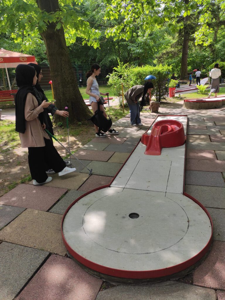 Erkunde Berlin – Gemeinsam mehr erleben 2024_Minigolf